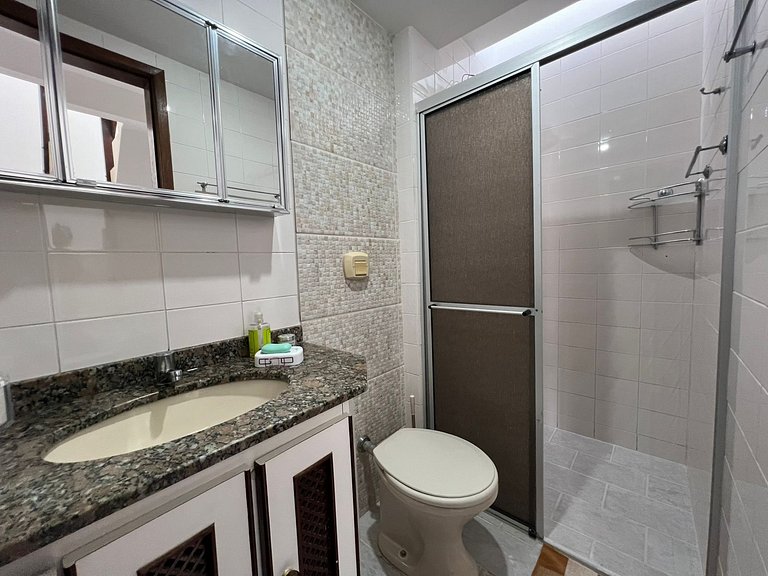 Aconchegante triplex a poucos passos da praia