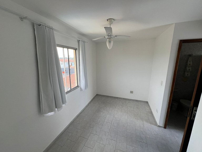 Aconchegante triplex a poucos passos da praia