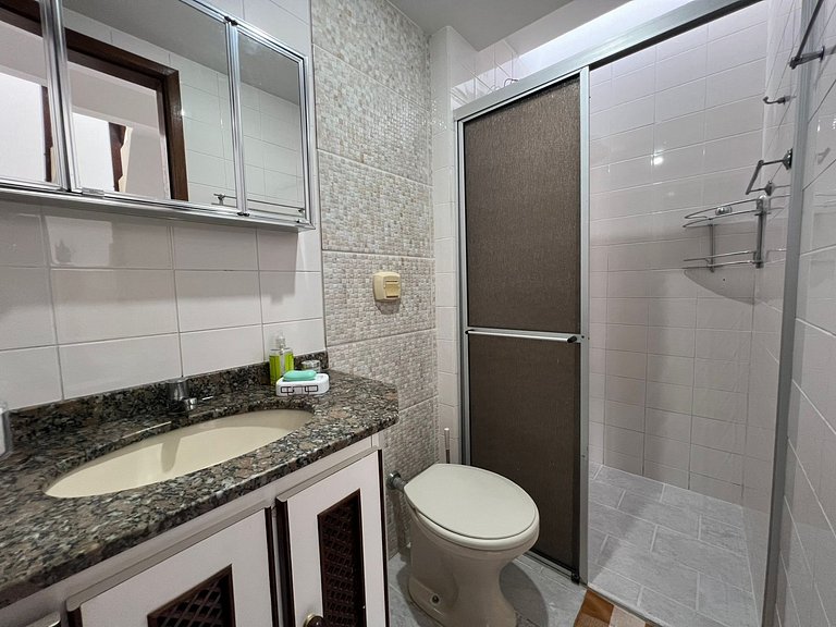 Aconchegante triplex a poucos passos da praia