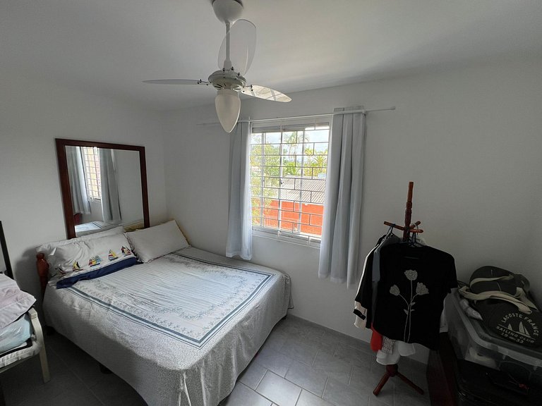 Aconchegante triplex a poucos passos da praia