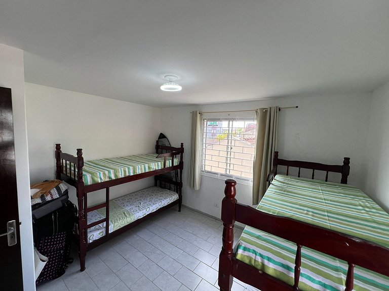 Aconchegante triplex a poucos passos da praia