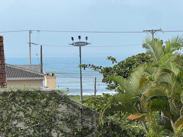 Aconchegante triplex a poucos passos da praia
